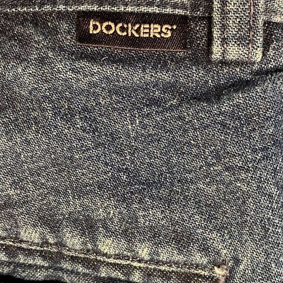 Vintage Levi’s Denim Pleated Dockers. Size 36x32 - Picture 2 of 4